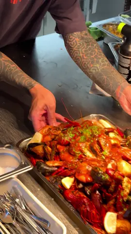 Louisiana Seafood Boil - only one in Czech Republic 🦞🇨🇿 📍Jugoslávských partyzánů 7 #rakinseafoodbar #prague #seafoodboil #seafood #restaurante 