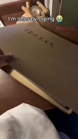 It litteraly Lights up my whole room beautifully 😭😭😭