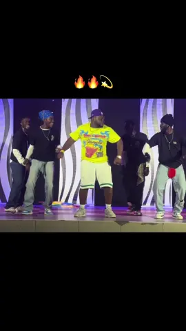 This is the best 🔥🔥🔥🔥😂 our manager doing the best @DZ🇬🇭〽️ w// @Kcube 🇬🇭🇳🇬 @Almighty Terry💫✨ @ERNEST_OFFICIAL 🇺🇸 #thegentlemenacademy #trending @DopeNation #ghanatiktok🇬🇭 #music #tiktokindia 