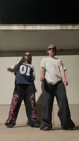 DC: @𝓛𝓮𝓸𝓷𝓪 #fyp #friends #dance #choreography 