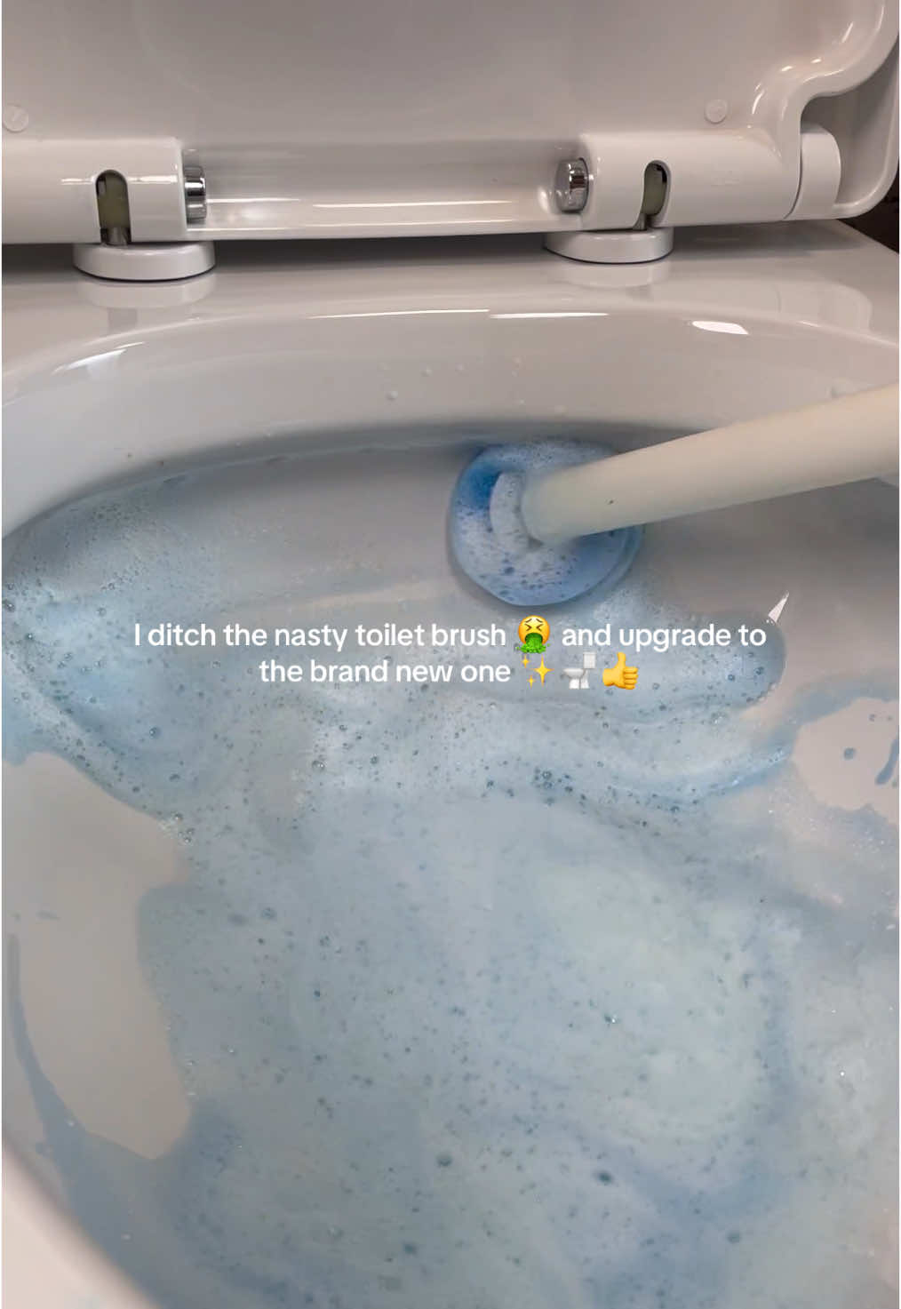 That’s the best one I have never seen 😆#clean #cleaning #toiletbrush #cleanwithme #asmr 
