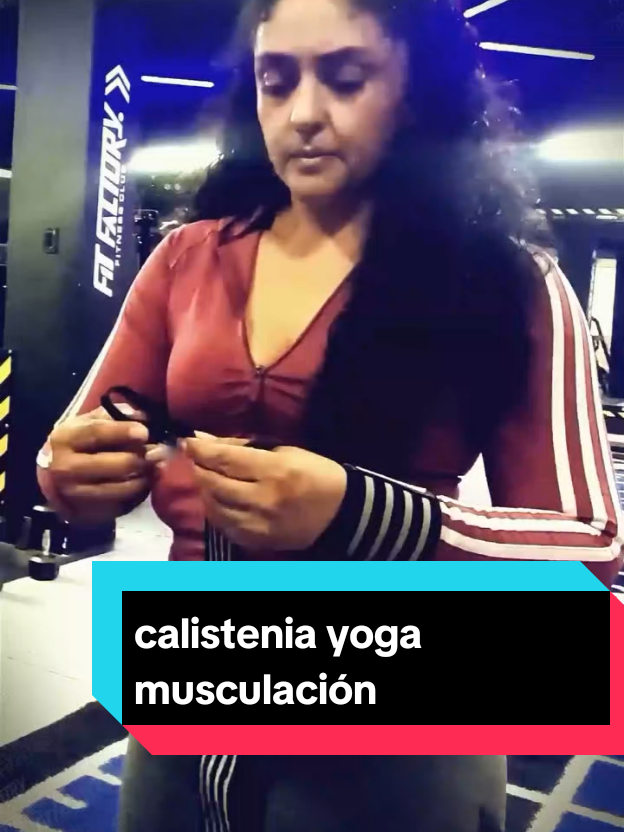 #Ejercicios varios de mobilidad y potencia .fuerza .resistencia .musculación calistenia y yoga#Fitness#sarafitness   @FitFactory 💪 