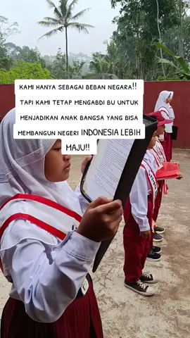 meskipun kami sebagi beban negara tapi kami masih mencintai negara ini bu!!  #srimulyani #bebannegara #saveguru #guruindonesia 