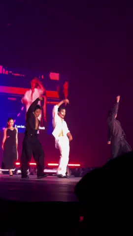 Thích stage này của Est quá trời . Biết giọng ảnh hay rồi nhưng mà ko nghĩ ảnh nhảy dẻo như dị ☺️ Diễn gì đâu mà vừa slay vừa sexy vừa đẹp vừa hát hay  . Đúng là ck của e à ko của valentines boy 😆 #williamest #est_rvp @est_rvp #williamestfancond2 