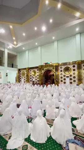 ✨ Suasana penuh makna di Pesantren Darul Mukhlisin UMI @Universitas Muslim Indonesia , Padanglampe 🌿 Sebuah momen refleksi diri dan penguatan iman dalam Pencerahan Qalbu Mahasiswa FK UMI, kegiatan yang menjadi bekal ruhani setiap mahasiswa selama menempuh pendidikan di Fakultas Kedokteran Universitas Muslim Indonesia 🕌 Melangkah bersama, menata hati, memperkuat niat menjadi dokter yang bukan hanya cerdas, tapi juga berakhlak mulia 🤲 📍Padanglampe, Pangkep #fkumibisa #fkuminternasional #terusbergerak #doktermukhsin #pencerahanhati 