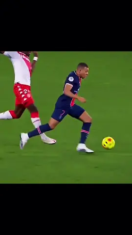 Crazy skill speed Kylian Mbappé🤯#football #fyp #foryou #kylianmbappé #Soccer 
