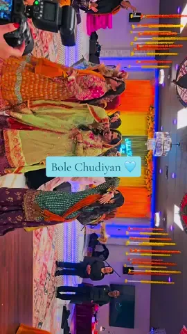 “Ab mera Bole Chudiyan kon dekhe ga?” - Naina (YJHD) 🤣 fulfilling my childhood dreams to dance to this song  p.s.: this was all learned and practiced over the course of 4 hrs the night before  @sahar.p @fatunoor #kkkg #bollywood #dance #shaadiseason #mehndi 