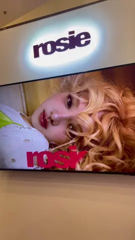 rosie Pop-Up store 💃🏼 @ROSÉ #blackpink #roses_are_rosie #jakartaselatan 