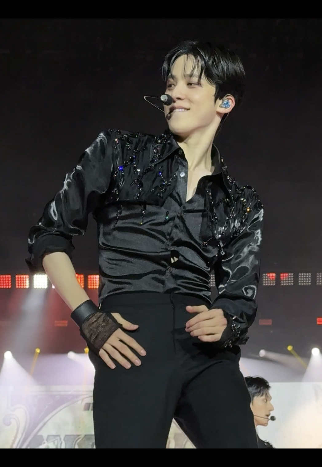 Yunho looks so good during Work 🫠 Ateez In Your Fantasy Tour Concert in Los Angeles at BMO Stadium LA  #Ateez #에이티즈  #InYourFantasy #yunho #윤호