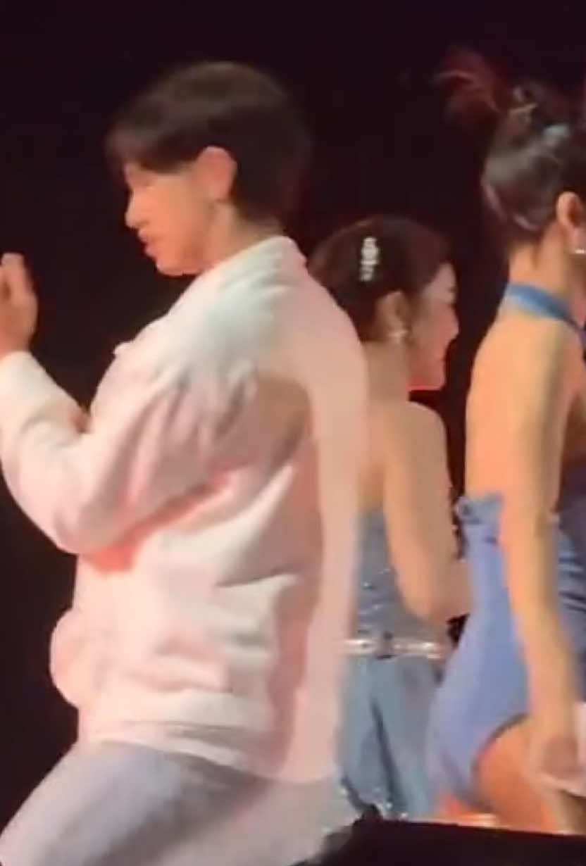ที่สุด👍🕺ยกให้น้องบอส🥰#LyricsB #bosz_lyricsb #บอสแดนเซอร์ลําไย #บอสเอวหวาน #ลําไยไหหองคํา 
