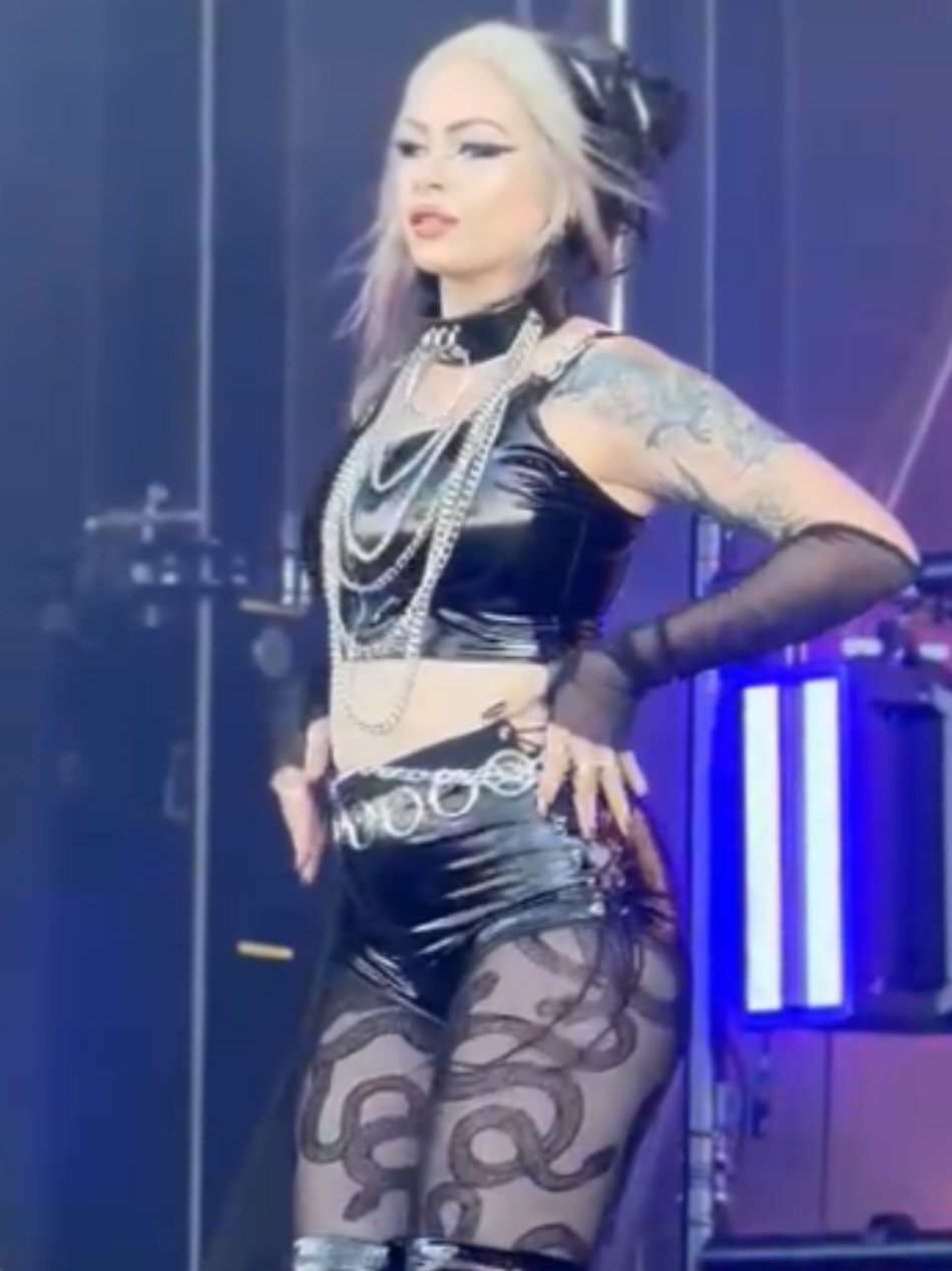 My stage outfit for my performance with Rotersand at this year's @M‘era Luna  🖤🖤🦇✨️ __________________ #gothic #goth #dancer #onstage 