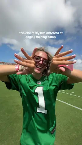 @Philadelphia Eagles love you more 💚💚 #innit #philadelphiaeagles #eagles #trainingcamp #philly 