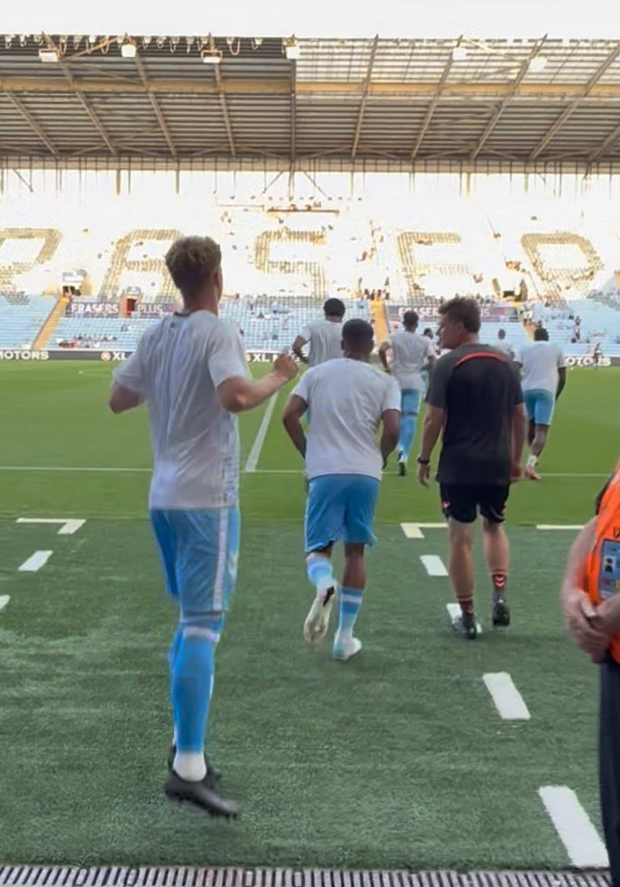 Kai Andrew’s heads out for his first Coventry City start. 😤 Kaine Kesler-Hayden, Raphael and Miguel Brau also make their first starts. 