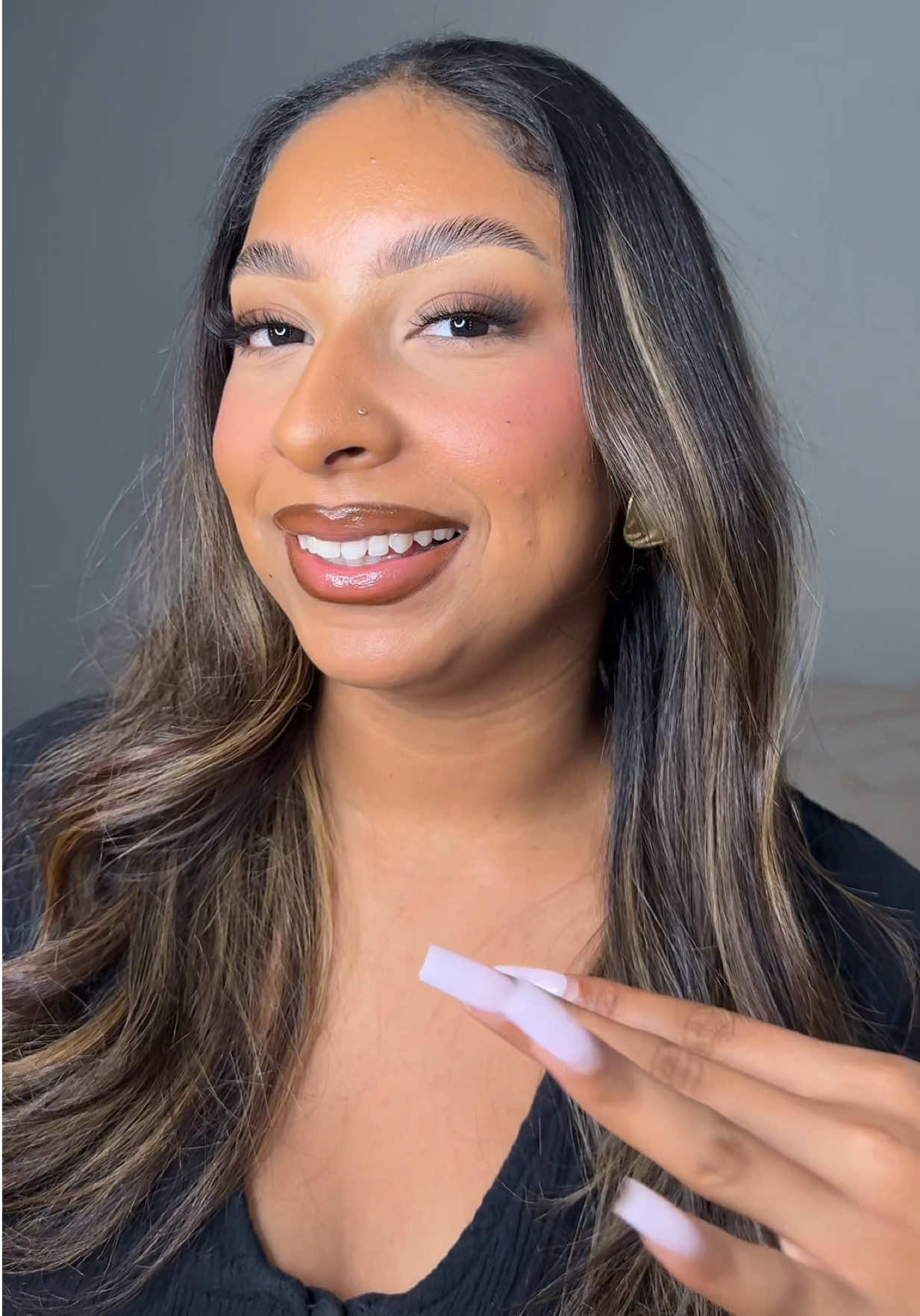 now how did yall come up with this?? 😭 #makeuphacks #makeuptiktok #makeuptipsandtricks #concealerhack #makeup 