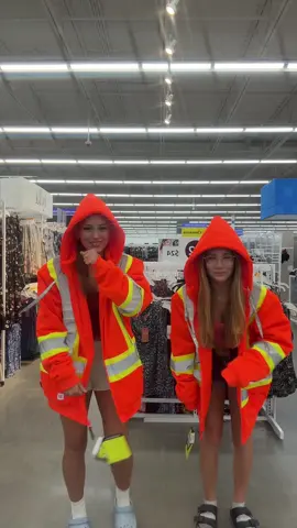 Whippin’ it up at Walmart #walmart#tiktok#dance#fyp#trendingvideo 