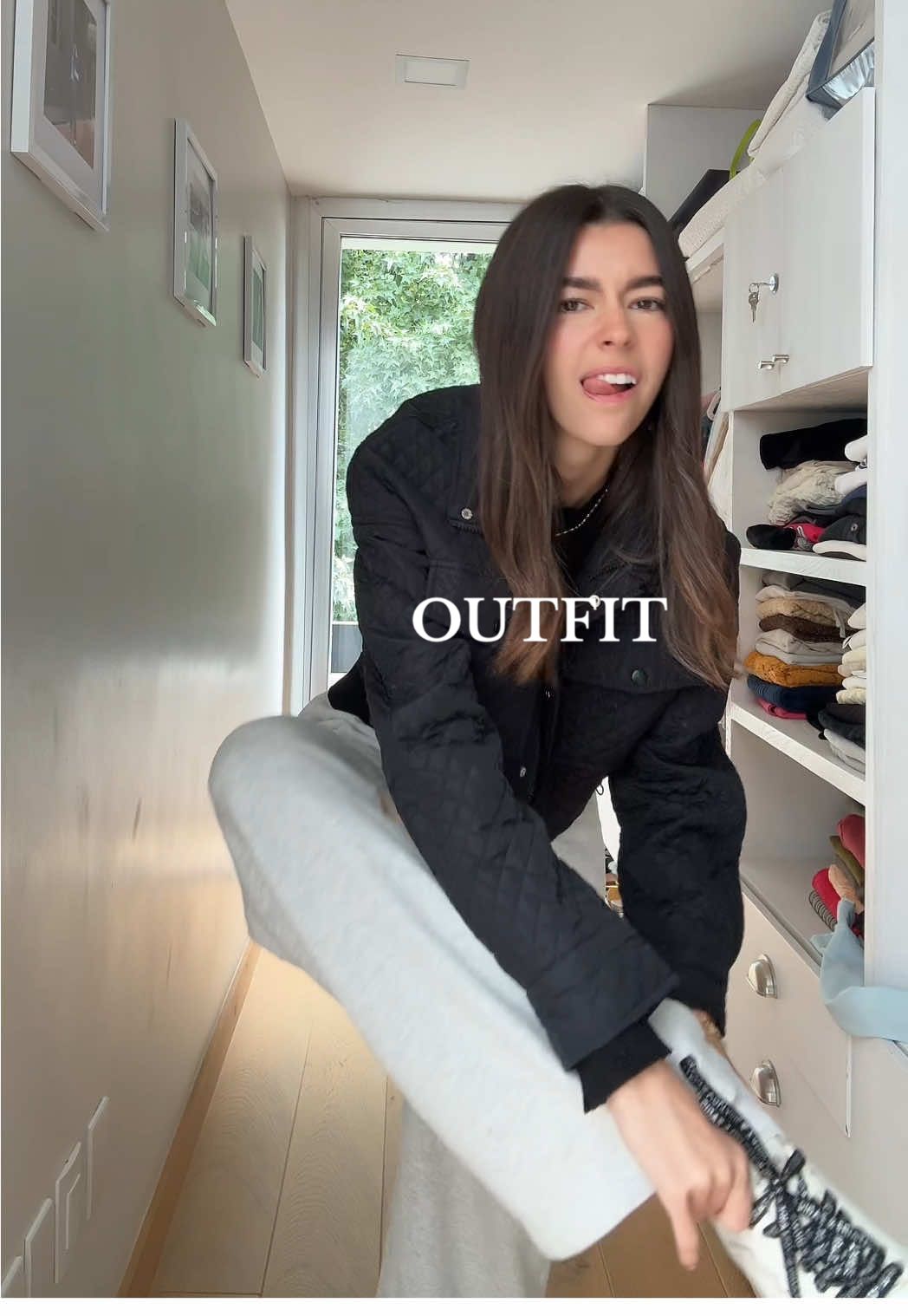 Esto es lo que se antoja ponerse la mayoría de las veces jajaja 💻📚 #grwm #outfit #universidad #ideas #casual #pants #mariacastañeda #vistanseconmigo 