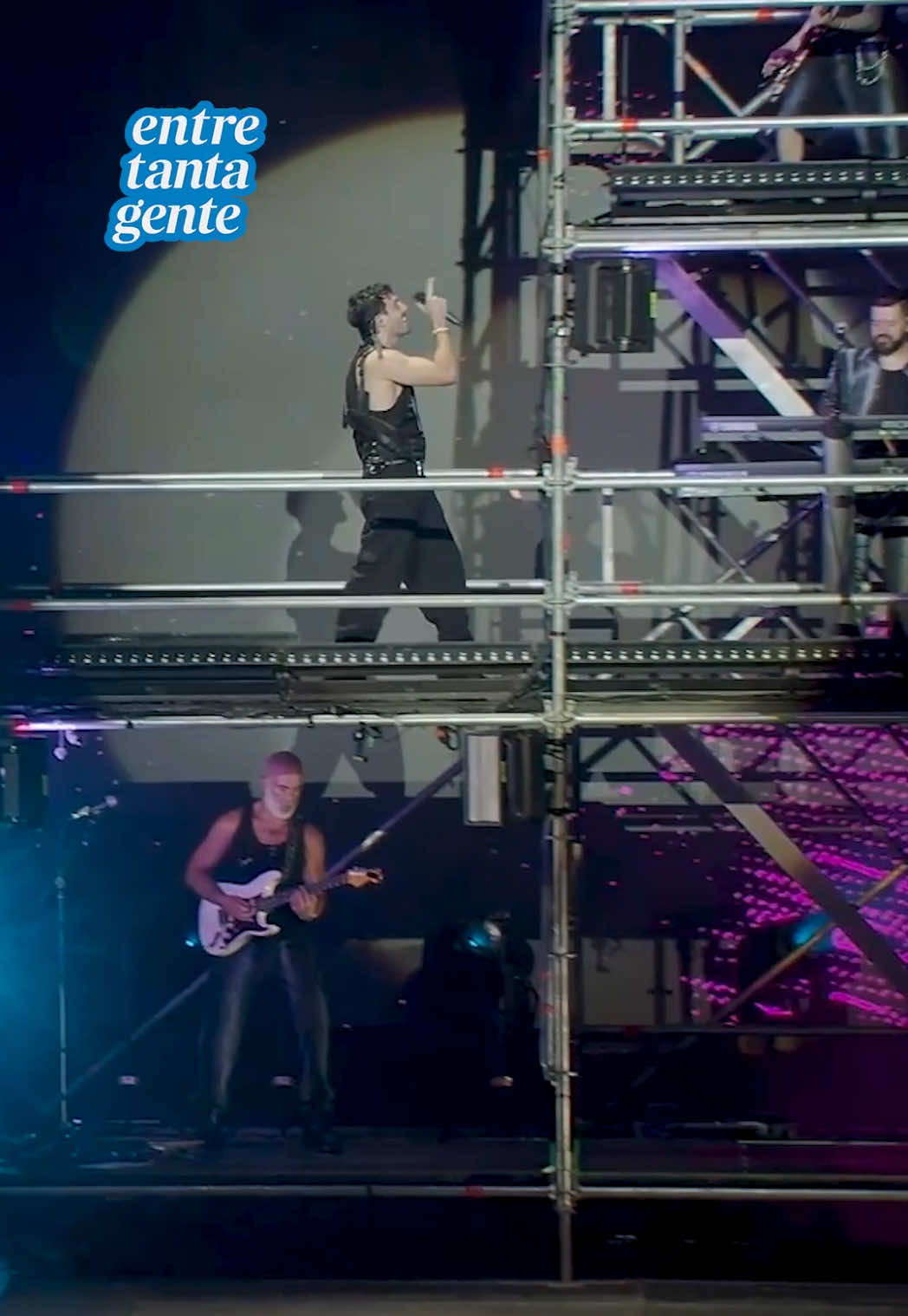 🥹 Este momento en vivo >>>  #sebastianyatra #yatra #entretantagente #tour #españa 