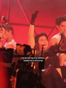 Quyến rũ cỡ đó không muốn hôn cũng phí 🫦 chị nào đi fansign hỏi coi lúc này nhỏ muốn hôn thật không, đảm bảo bảo có 😈 #keodeo✨ #williamest #williamestfancond1 #williamestfancond2 #xuhuong 