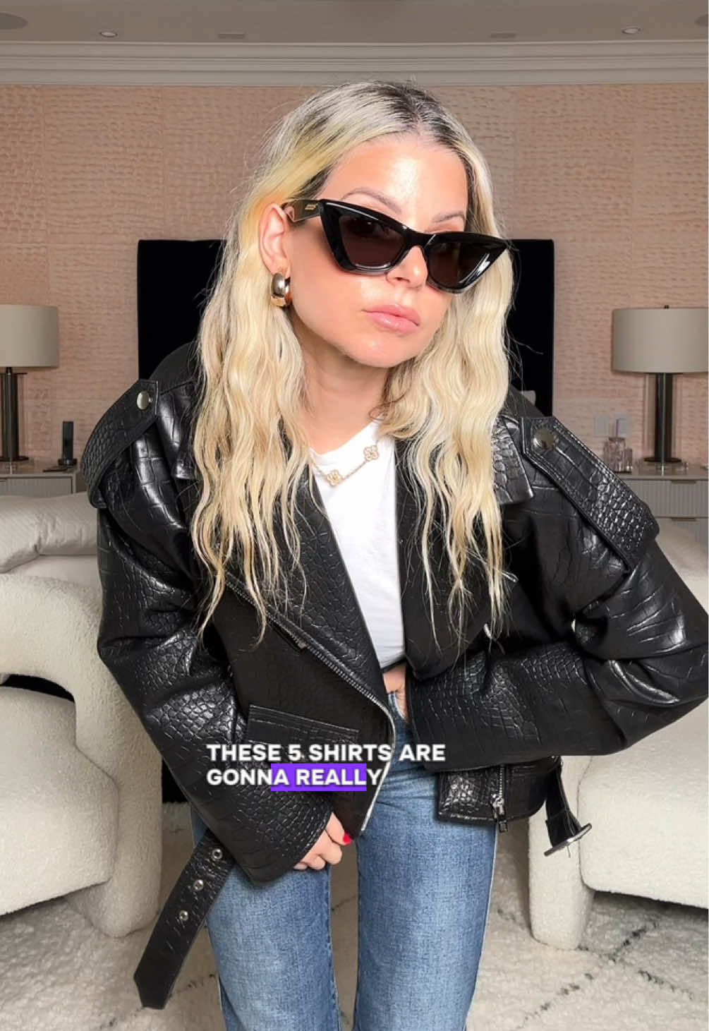 You only need 5 tshirts in your rotation #wardrobeessentials #wardrobestaples #easystyle 