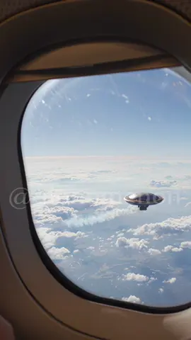 What was recorded flying past this airplane? Man records UFO on camera! #UFO #ufos #uap #uaps #airplanes 