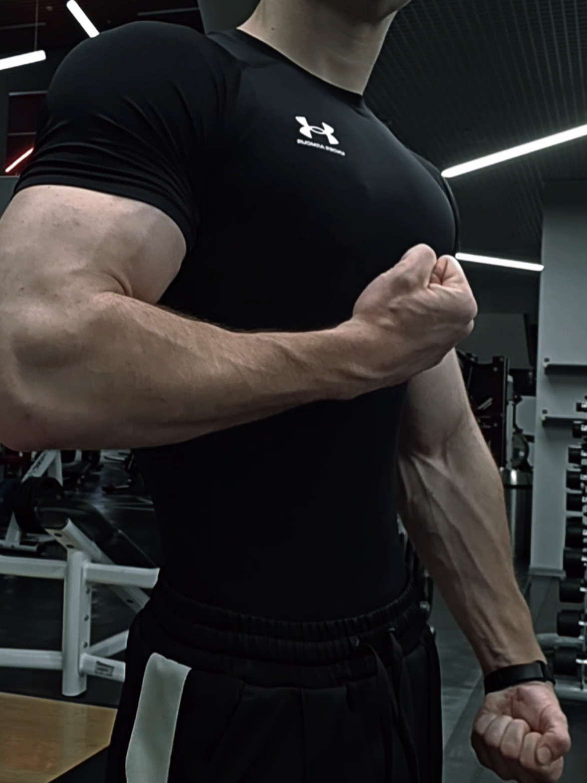 nonchalant ahh posing . . . . #gymaesthetic #fypシ゚ #gymroutine #GymTok #gymmotivation 