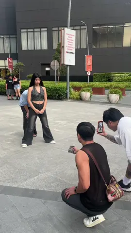 Chill lang ako sa likod . Haha