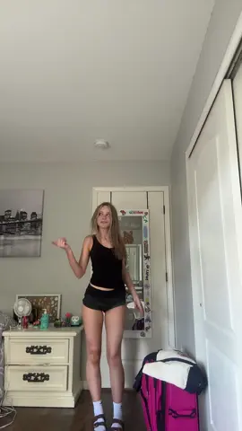 I have been gone awhile but guess who’s back 🤷‍♀️🤷‍♀️🤷‍♀️ #foryou #brainrot #single #volleyball #girl 