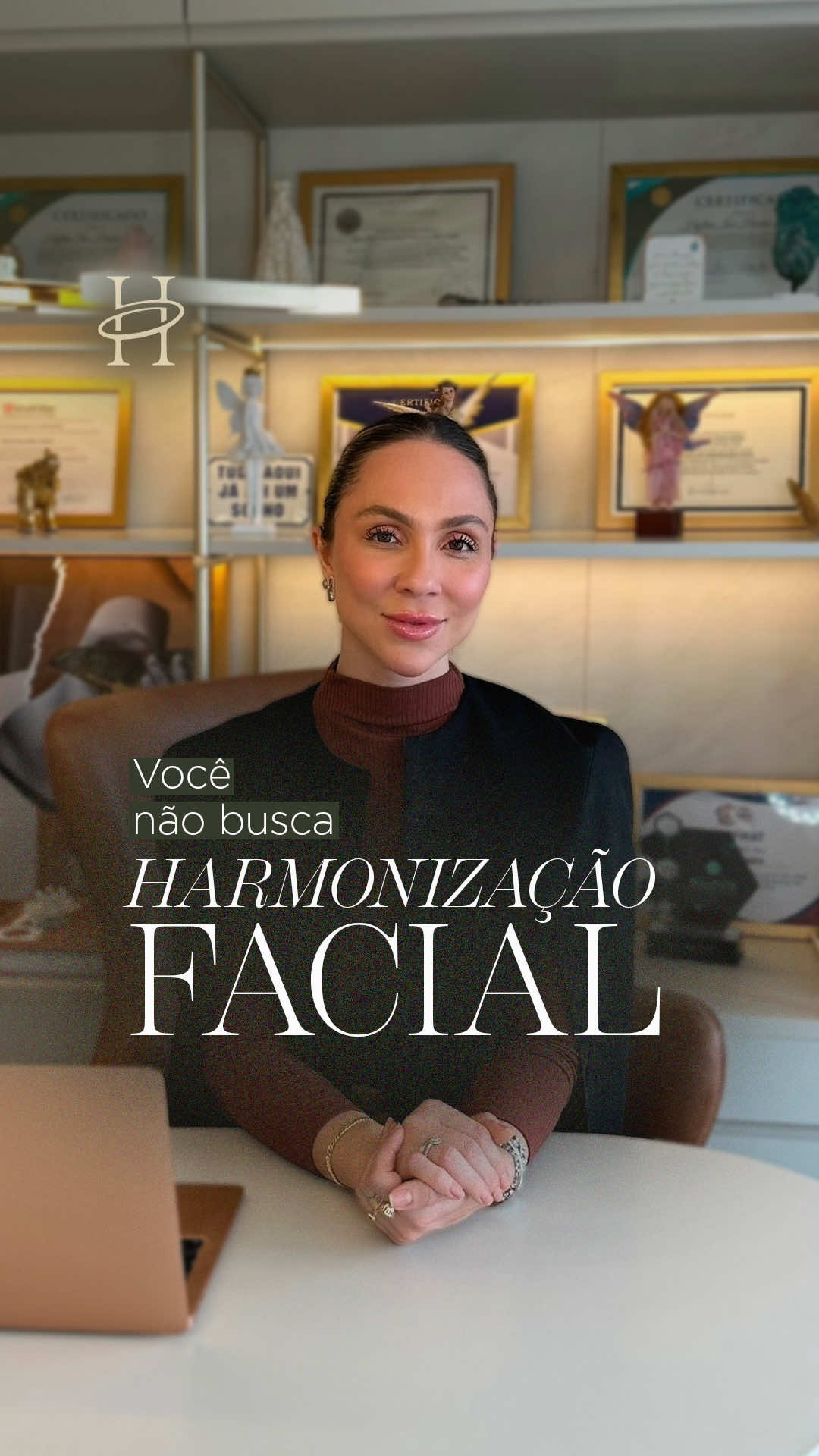 A verdade é que você não quer só “harmonizar”. Você quer pele firme, viçosa, saudável, e que mostre todo o seu cuidado. Aqui, cada paciente é avaliada a fundo: entendemos sua história, sua pele e suas queixas… E só então criamos um protocolo exclusivo, feito sob medida pra você ✨ #clinicahylluahusein #belezacompropósito #cuidadocompleto #clinicaportoalegre #harmonizaçãofacial 