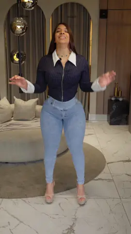 TE PRESENTO “AMAPOLA” ES UN NUEVO DISEÑO DE BOTONES LATERALES QUE MOLDEARÁN TU FIGURA Y PODRÁS LUCIR SEGURA Y SEXY SIEMPRE.  COLECCIÓN DIOSAS DE CARIBE  Color: Azul Ice 🩵 Tallas: XS • SMALL • M • L/XL  Costo RD$3,150 / USD$60.00  Modelo @  Pedidos Online WhatsApp  829-905-6546 Santo Domingo 829-428-5729 Santiago Realizamos Envíos 📦 Nacionales e Internacionales 💬 “Cuando tus piernas tocan el cielo, el mundo es tuyo”  #lipo #jeans #tendencia #lipojeans #latina