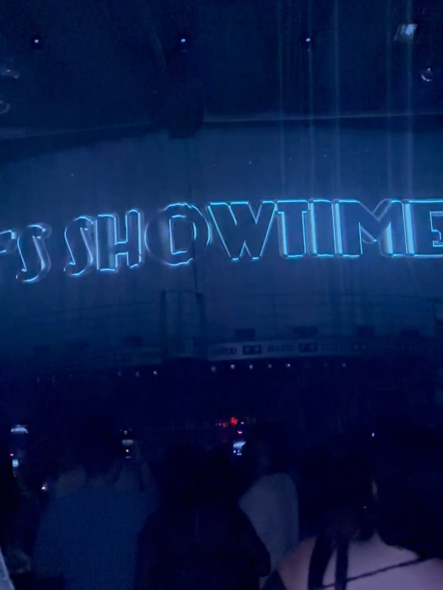 intro #cocobongo #it´sshowtime #cancunmexico festejando mi cumpleaños aunque sea a finales de mes