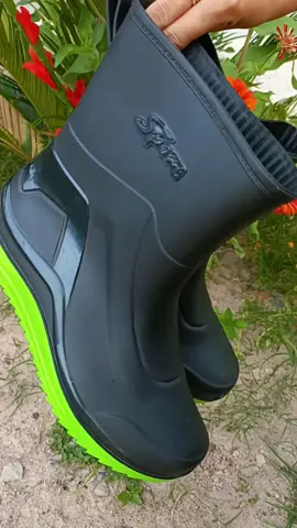 ủng đi mưa đi vườn đế chống trơn trượt, đế bằng dễ mang dễ đi còn thời trang. #ung #ungdimua #muamua #muataitiktok #tiktokshop @Tạp hoá sỉ rẻ @Tạp hoá sỉ rẻ @Tạp hoá sỉ rẻ 