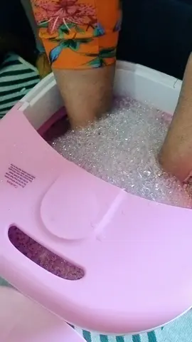 Aquele escalda pé 👣👣👣  preciso já testando  minha bacia foot elétrica  a cliente amou .....