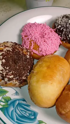 emang boleh sepagi ini sarapan manis manis gini 🤣 #fyp #donat 