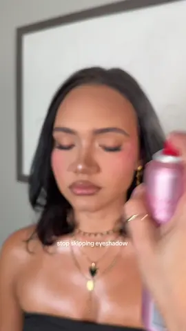 Enhance your eyes✨ >> @Benefit Cosmetics hoola bronzer, @ColourPop Cosmetics “sunnyvale” matte brown eyeliner, @Pat McGrath Labs eyeshadow “midnight mink” @Lizbeth Rios 💗 #eyeshadow #softglam #makeupinspo 