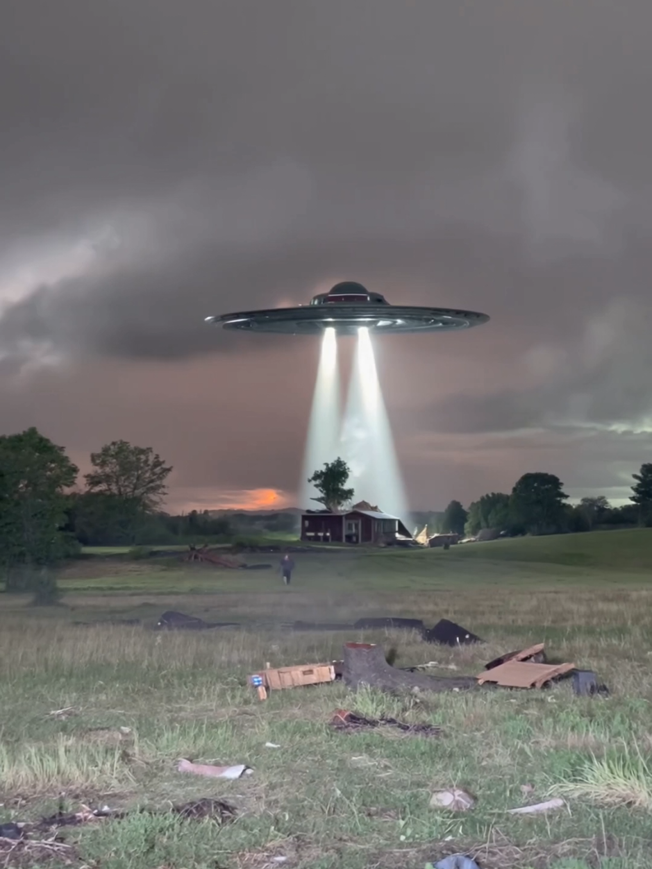 Real aliens. I knew they were up to something.. sneaky aliens. Lucky that I kept my distance. #aliens #theyarehere #aliensattack #ufo #creatorsearchinsights 