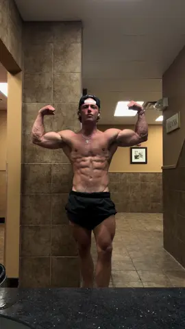 Set the pace #GymTok #aesthetics #physique #gymfyp #fyp 