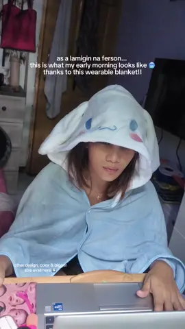 ang lameeeeggg!!! 🥶 #wearableblanket #hoodieblanket #shawl #blanket #coldweather 