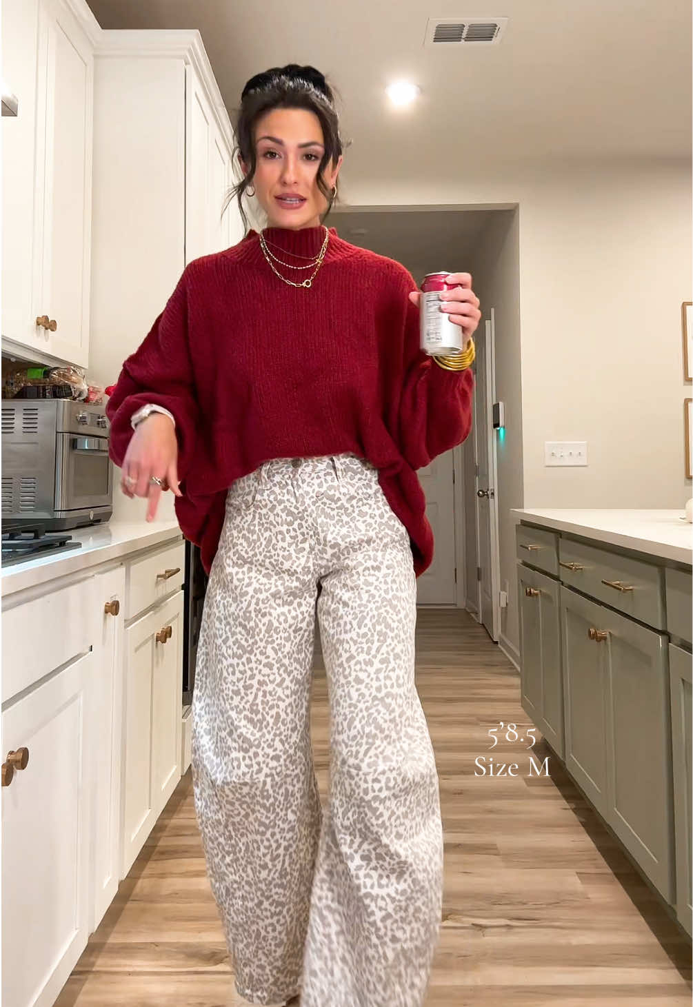 THE oversized sweater for fall & winter! EEEP it is so good!!!  #oversizedsweater #sweateroutfits #falloutfits #oversizedtshirt #falloutfitinspo 