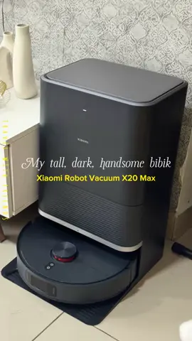 🚀 Rumah bersih, tangan tak berpeluh! Kenalkan… bibik baru ku yang tall, dark & encem - Xiaomi Robot Vacuum X20 Max 😎 Dialah yang buat semua kerja, aku rileks je: ✅ 8000Pa suction power – pasir pantai pun licin habis ✅ Mop pad lembut – lantai sayang tak calar ✅ Basuh & kering mop automatik – siap air panas 🔥 ✅ Auto refill air + tangki debu besar – tak payah ulang-ulang isi ✅ AI mapping 3D + laser 360° – hafal layout rumah, elak langgar kaki meja dan kaki orang/kucing ✅ Bateri 2 jam non-stop – tak cepat penat macam aku 😜 4800mah/5200mah ✅ Smart app control – sambil baring pun boleh suruh dia kerja ✅ Flexible mode – nak vakum je, mop je, serentak, atau vakum dulu mop kemudian… semua boleh! 💡 Mop pad dia basuh & kering sendiri - tangan aku tak sentuh mop kotor dah ✅ 🏠 Rumah bersih → aku senyum → dia yang penat 💃 Kalau korang jenis malas vakum & mop, ni memang jodoh korang. 🛒 Beg kuning kat bawah tu ya. #XiaomiRobotVacuumX20Max #XiaomiX20Max #RobotVacuum #RobotMop #SmartHome