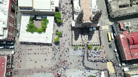 Mi vista de las peregrinaciónes de matlachines el día 10 de agosto en honor a la virgen de la Asunción  en Aguascalientes, México  más de 4 horas de peregrinaciónes con toda la actitud y agradecimientos en cada danza!#aguascalientesmexico🇲🇽 #dron #danzantes #romeriaaguascalientes #catedralaguascalietes 