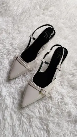 ดูดีมากอ่าาาา~👡🤍 #รองเท้าแตะ #รองเท้าผู้หญิง #รองเท้าแฟชั่น #ถูกและดีมีอยู่จริง #fypシ゚ 