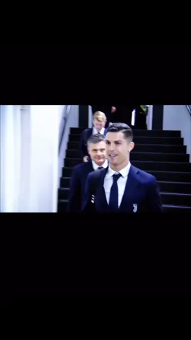 Đây có lẽ là phiên bản Ronaldo đẹp trai nhất khi sang Juvetus👑 #bóngđá #xhtiktok #cr7cristianoronaldo #football 