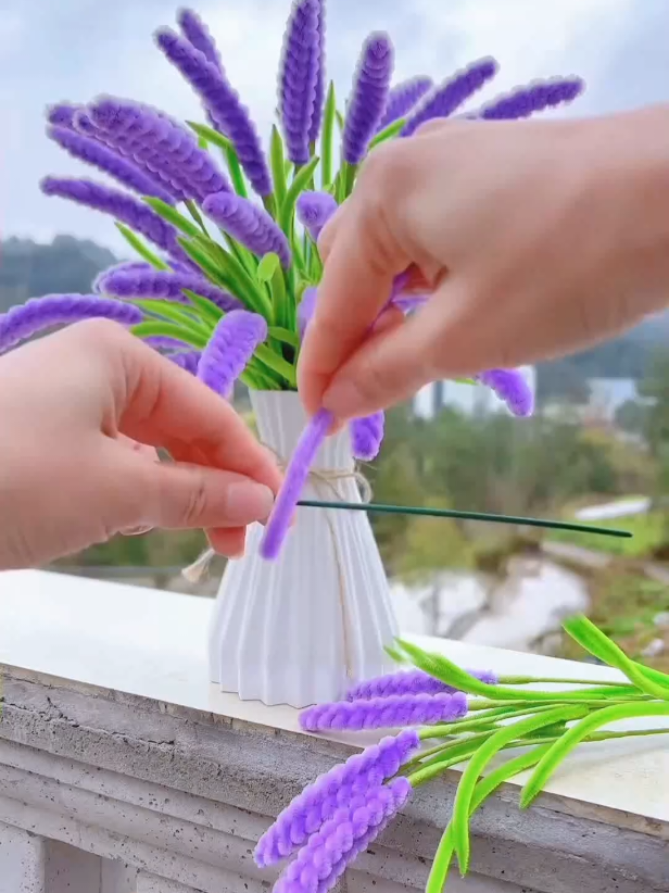 Making lavender with a twisting stick  #TikTokCrafts #bouquet #DIYCrafts#flowerlovers #pipecleanerart