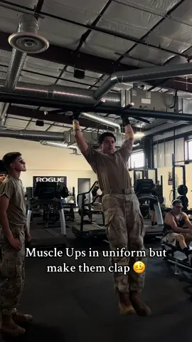 Army muscle ups but make em clap! #fyp #foryoupage #gym #militarygym #army 