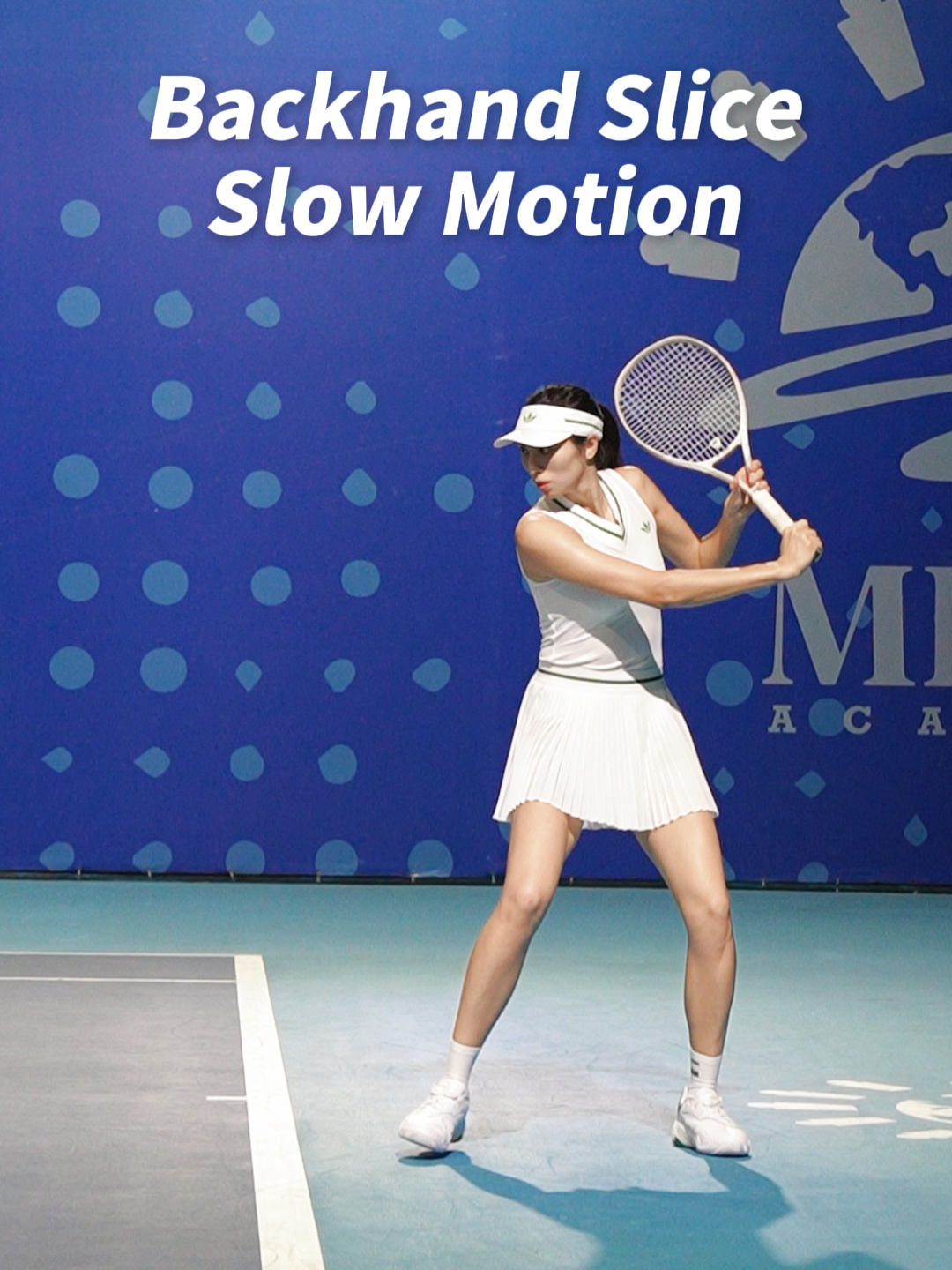 🎾 Tennis backhand slice slow motion white version. I love this outfit.Do you like this video? #tennislover #tennislifestyle #tenniscourts #tennisplayers #网球皮卡邱 #网球 #tennisbackhand #tennisslowmotion