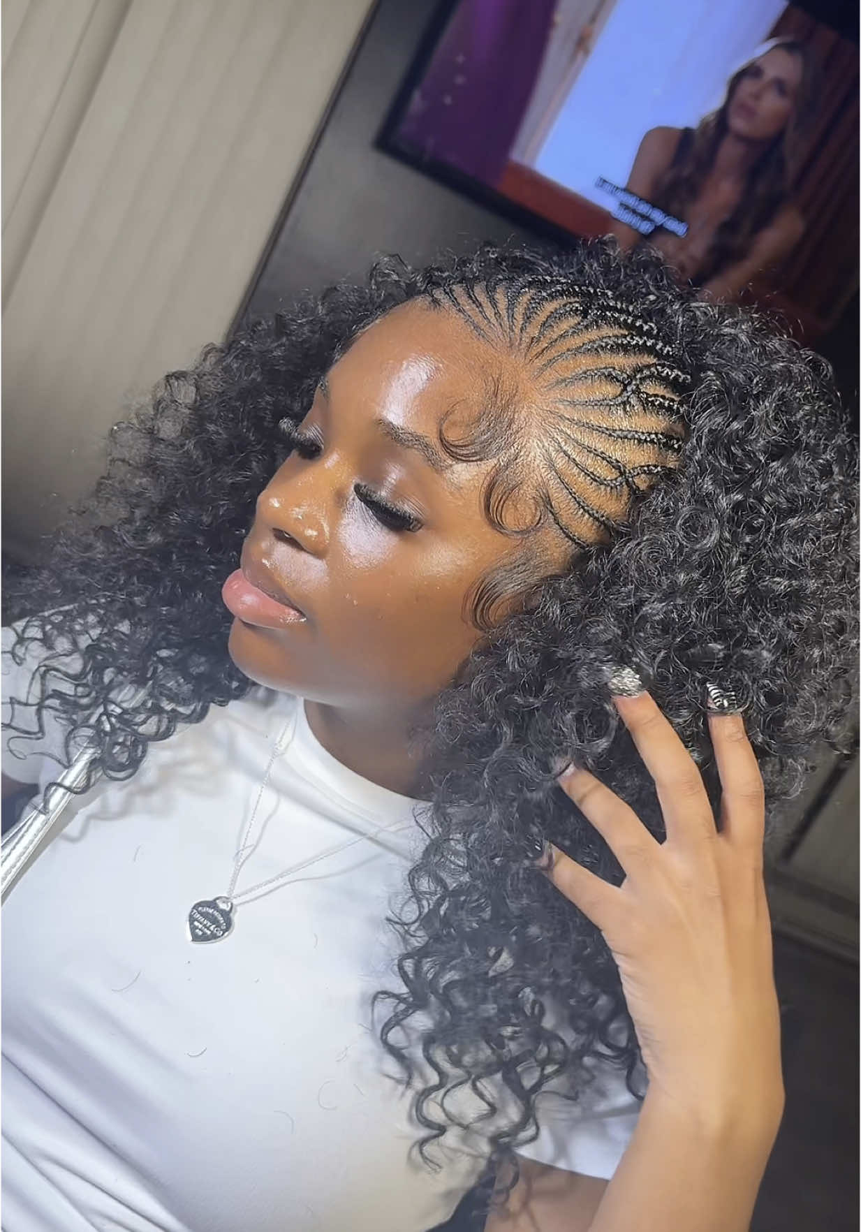 these hands are beyond blessed⭐️😮‍💨 #carrisstyledher #chicagohairstylist #southloophairstylist #jaydawayda #jaydawaydabraids #fulanibraids #fulaniquickweave #fyp #feedinbraids 