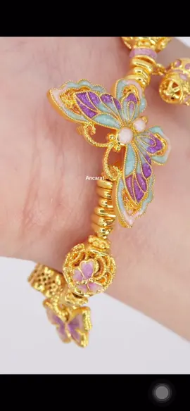 ✨ VÒNG CHARM VÀNG 24K – XU HƯỚNG TỎA SÁNG 2025 ✨ ⚡ Không chỉ là món trang sức thời thượng, vòng charm vàng 24K còn là cách bạn kể câu chuyện riêng qua từng chi tiết tinh xảo. 🌸 Thiết kế phối charm bướm, hoa và họa tiết màu pastel – bắt trọn tinh thần trẻ trung, thanh lịch của năm 2025. 💛 Dù là món quà tự thưởng cho bản thân hay dành tặng người thân yêu trong những dịp đặc biệt, chiếc vòng charm này chắc chắn sẽ khiến khoảnh khắc thêm trọn vẹn. 📍 Đến ngay Ancarat để cảm nhận vẻ đẹp của những chiếc vòng trend này nhé! #ancarat #vangancarat #vang24k #quatang #xuhuong  Trân Trọng và Biết Ơn ♥️ -------------------------------- ☎ Giao hàng online:  Vàng 18k: 0902.972.972 Vàng 24k: 098.890.2860 Bạc: 0961.586.586 📍 CH1: 261 Nguyễn Trãi, P. Nguyễn Cư Trinh, Q. 1, TP. HCM - Hotline: 0981999901  📍 CH2 (SILVER ONLY): 259 Nguyễn Trãi, P. Nguyễn Cư Trinh, Q. 1, TP. HCM - Hotline: 0961.586.586 📍 CH3: 154 Hậu Giang, P. 2, Q. 6, TP. HCM - Hotline: 0981816330 📍 CH4: 382 Lê Quang Định, P.11, Q. Bình Thạnh, TP. HCM - Hotline: 0981816365  📍 CH5: 236 Lò Đúc, P. Đống Mác, Q. Hai Bà Trưng, Hà Nội - Hotline: 0981999903