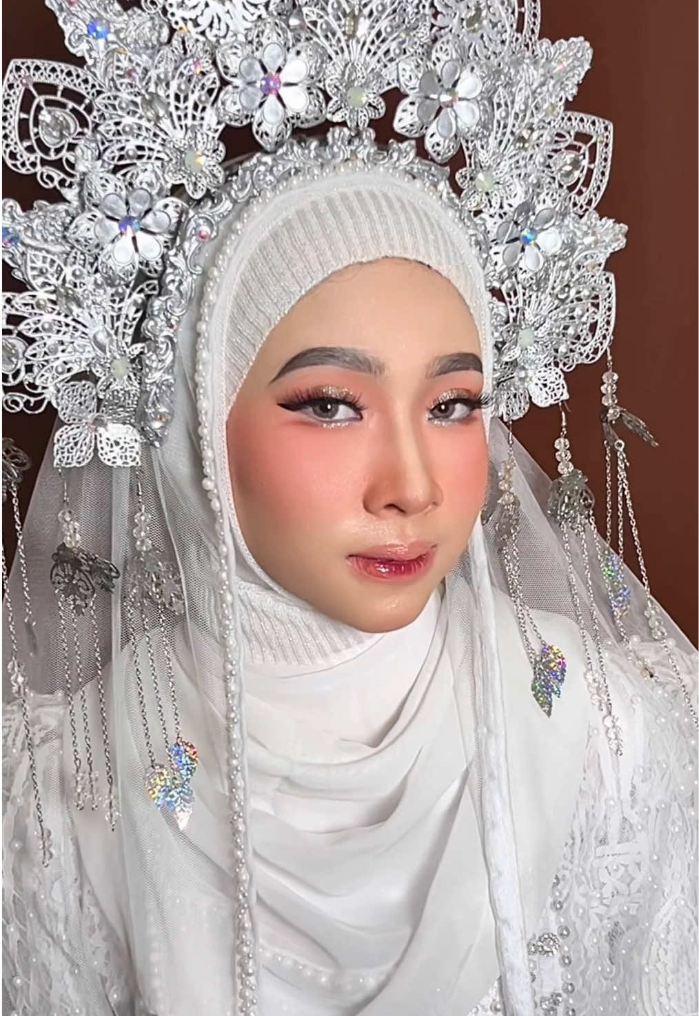 Eyeshadow dan setting spray andalan aku🥰🫶🏻#promomakanmerdeka #muapekanbaru #weddingmakeup #muariau #graduationmakeup 