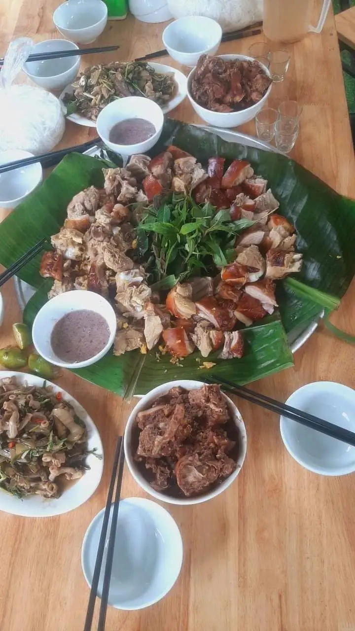 cả nhà buổi trưa vui vẻ nhé.mưa gió mấy ae rượu thịt chó.lại say quên lối về.hihi