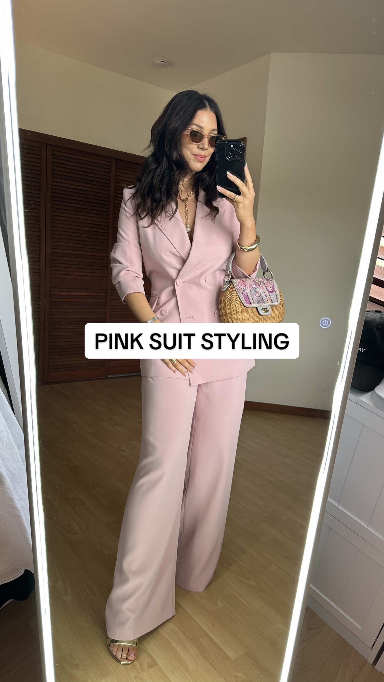 Can feel spring in bloom! 🌸 Wearing the current @FORCAST Rumy blazer and matich pants (also comes in black) Ps they are currently running 25% off storewide!  #suit #suitstyling #pinksuit #feminine #gift 